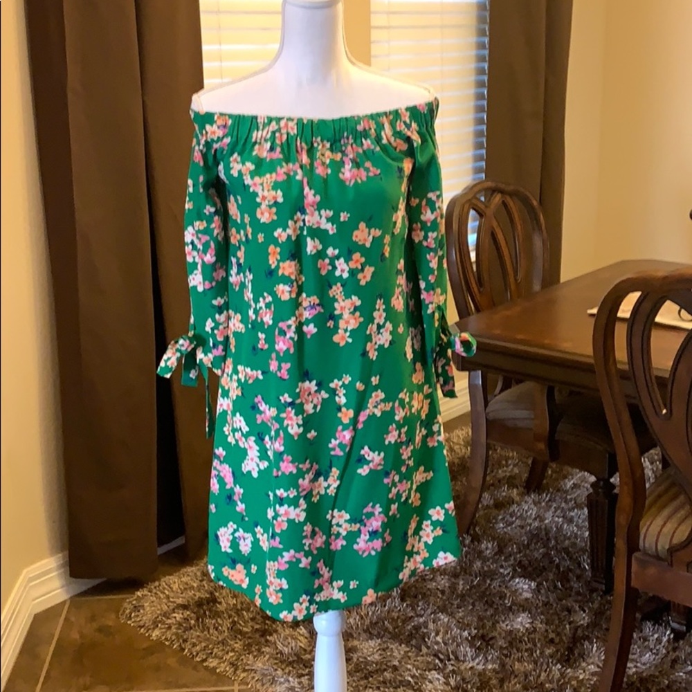 Vince Camuto dress Size 8 NWT